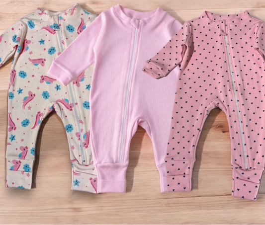 Kit com 3 macacões estampado para menina rosa com zíper